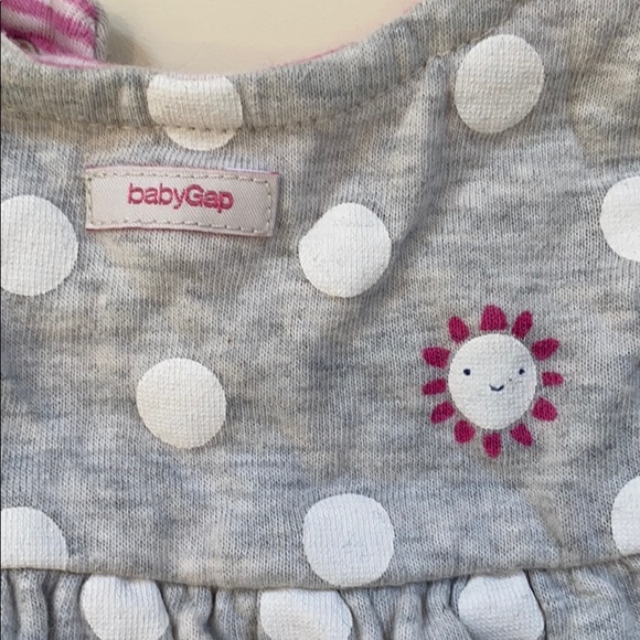 Two Baby Gap rompers size 3-6 months - Picture 4 of 4